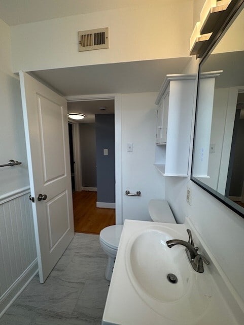 Bathroom pic 4 - 2850 Hartford St SE