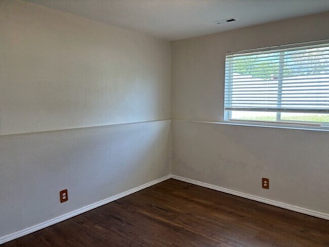 Building Photo - Home in CDA Place