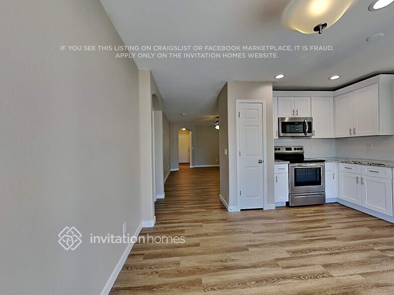 Building Photo - 927 S 239th Ln