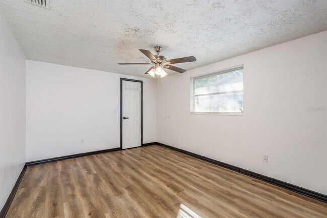 Building Photo - 3332 Chauncy Rd