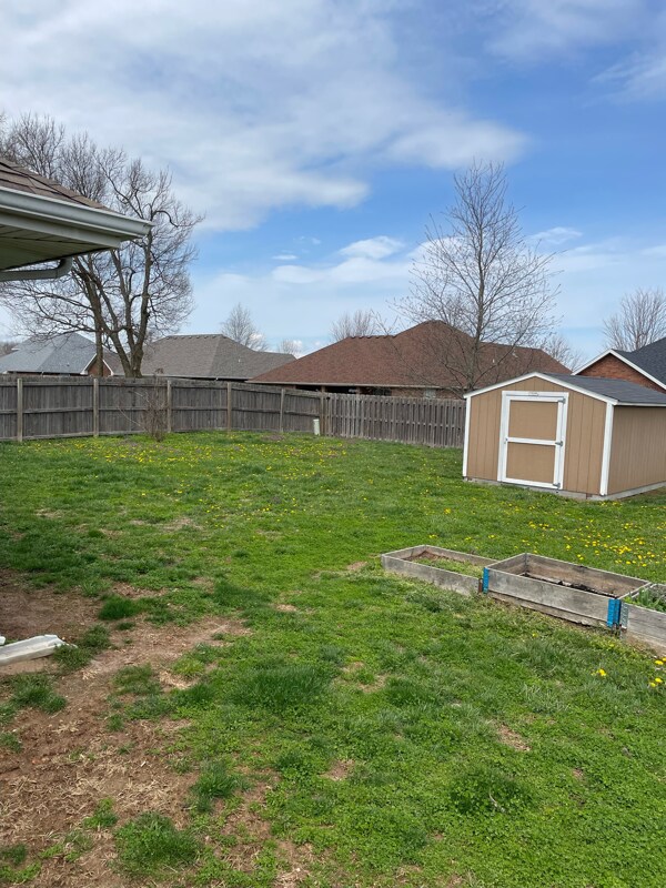 Building Photo - 485 E Whitethorn Dr