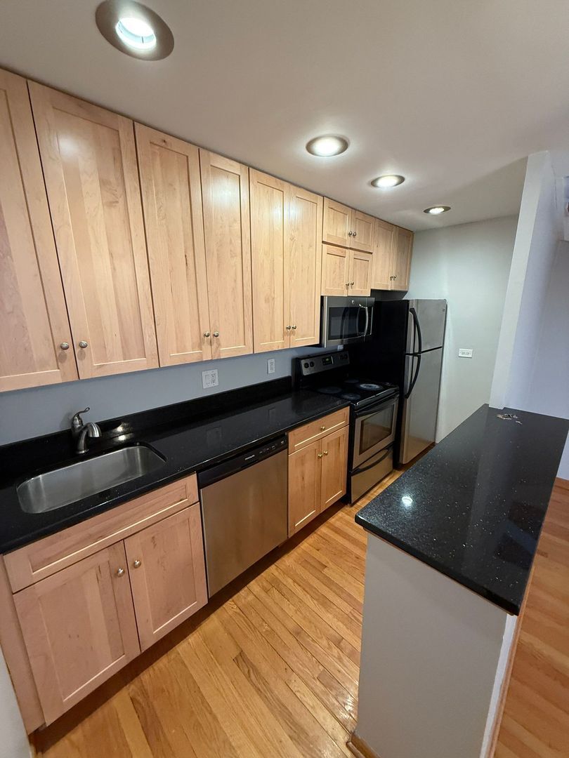 Building Photo - 744 W Gordon Ter