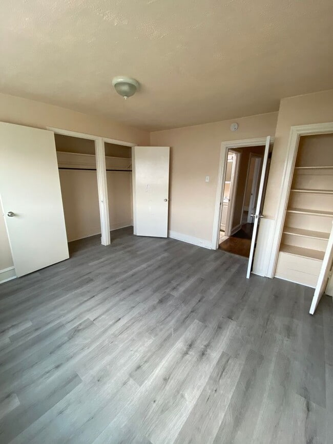 Building Photo - Newly Renovated 3 Bedroom and 1 Bathroom T...