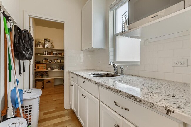 Building Photo - Stunning Newer-Built Home in Desirable Pal...