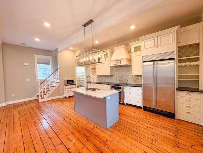 Building Photo - 205-209 Sohier St