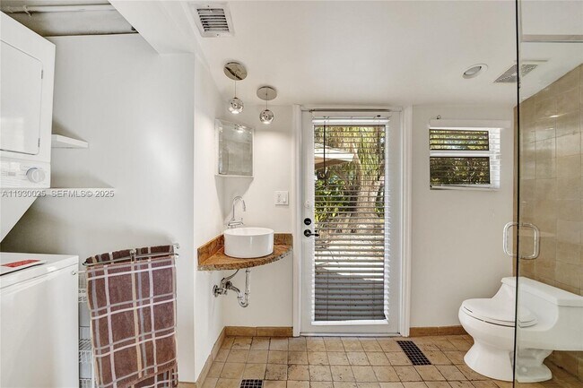 Building Photo - 2611 Roosevelt St