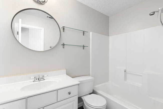 Building Photo - 2 bed/2 bath bungalow in the wonderful Bri...