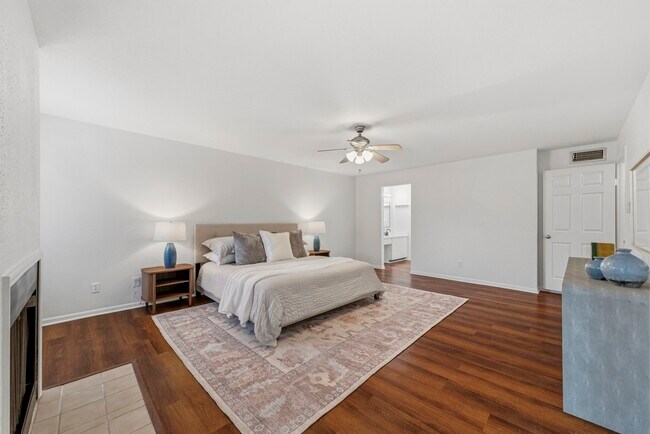Building Photo - 9850 Pagewood Ln