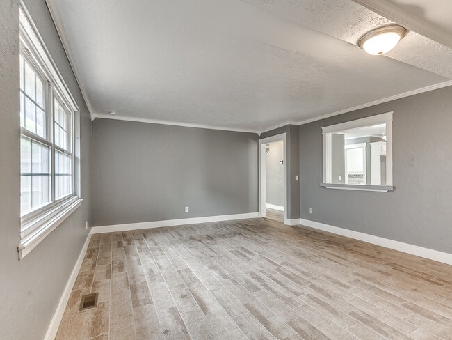 Building Photo - 7704 Brookside Dr