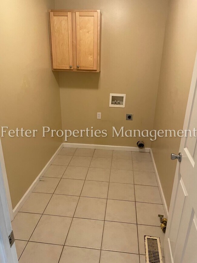 Building Photo - Beautiful 3 Bedroom Newburgh Home!
