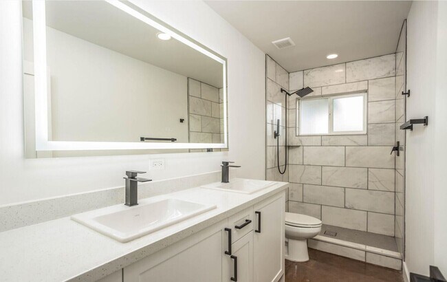 Building Photo - Biltmore District Luxury – 3 month leases avaialble 2,795.00