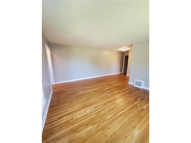 Building Photo - 1408 Lake St NE