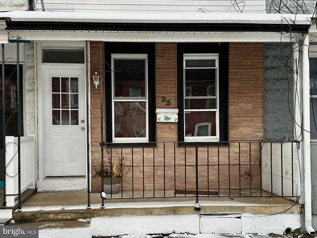 Building Photo - 23 Lily St