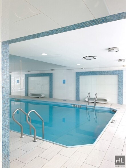 Building Photo - Beautiful 3 Bedroom 2.5 bath Apartment In ...