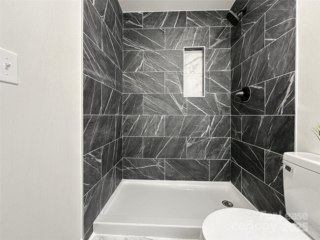 Building Photo - 226 Malvern Dr SW