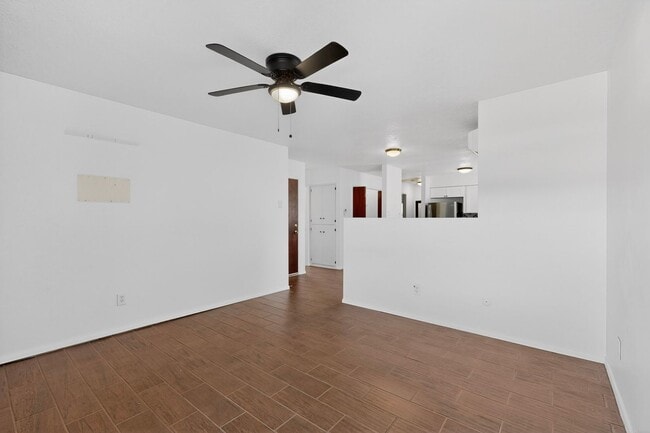 Building Photo - Close in West Side 2 bedroom 1.75/ba 1/cg