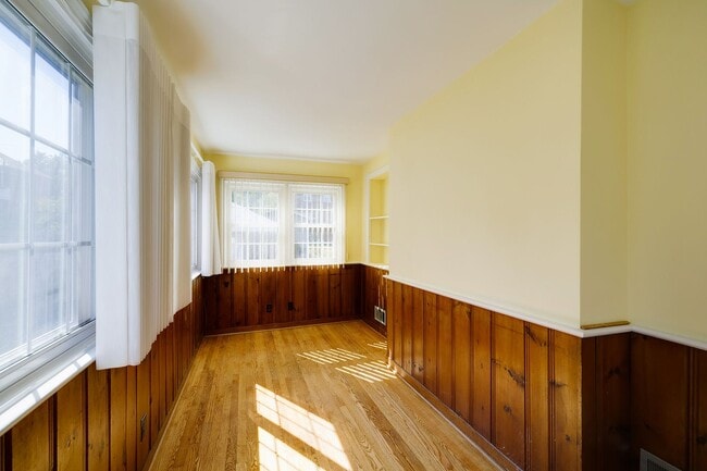 Building Photo - Charming 3BR/2BA Hyattsville Gem! Bonus Room & Sunroom — Move-In Ready!