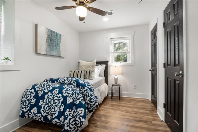 Building Photo - 2802 Palm Dr