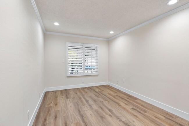 Building Photo - Beautifully remodeled 3-bedroom, 2-bathroo...