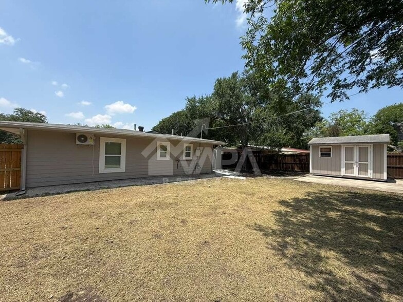Building Photo - 515 Blakeley Dr
