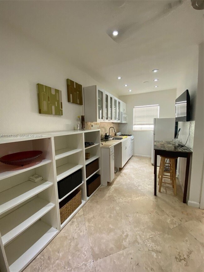 Building Photo - 635 8th St