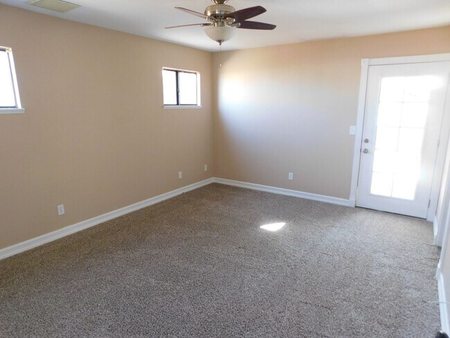 Building Photo - Gorgeous 3 Bed 2 Bath House in a Great Neighborhood