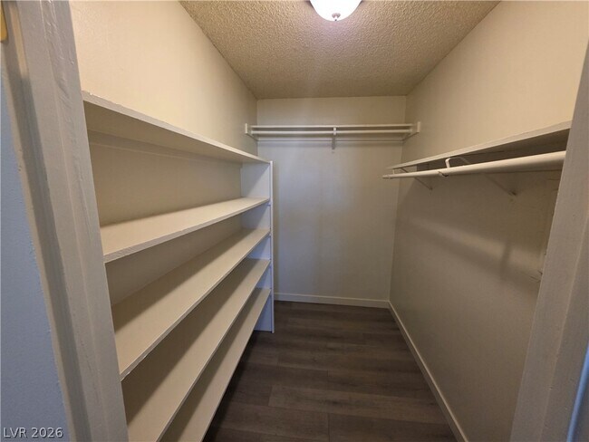 Building Photo - 615 S Royal Crest Cir