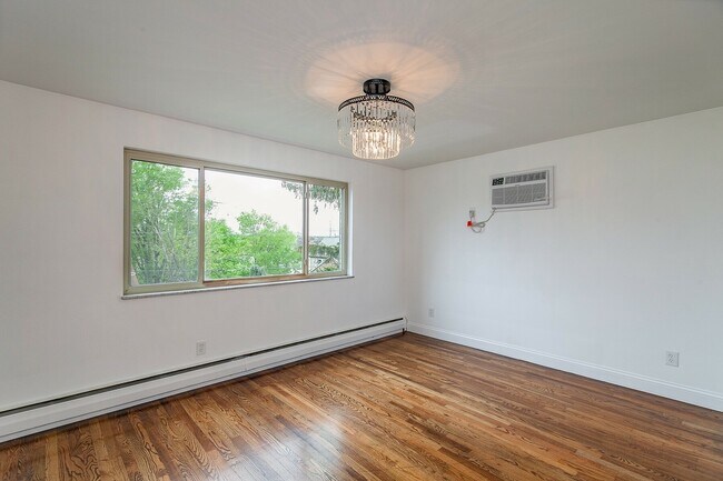 Building Photo - 2308-2312 Harper Avenue