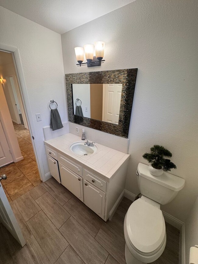 Building Photo - Spacious 3 Bedroom Fresno Home