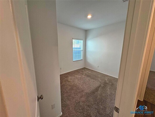 Building Photo - 124 Rooster Wy