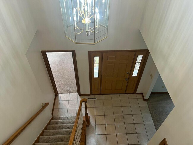 Building Photo - 1156 Lake Point Dr