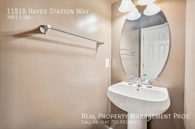 Building Photo - 11918 Hayes Station Way