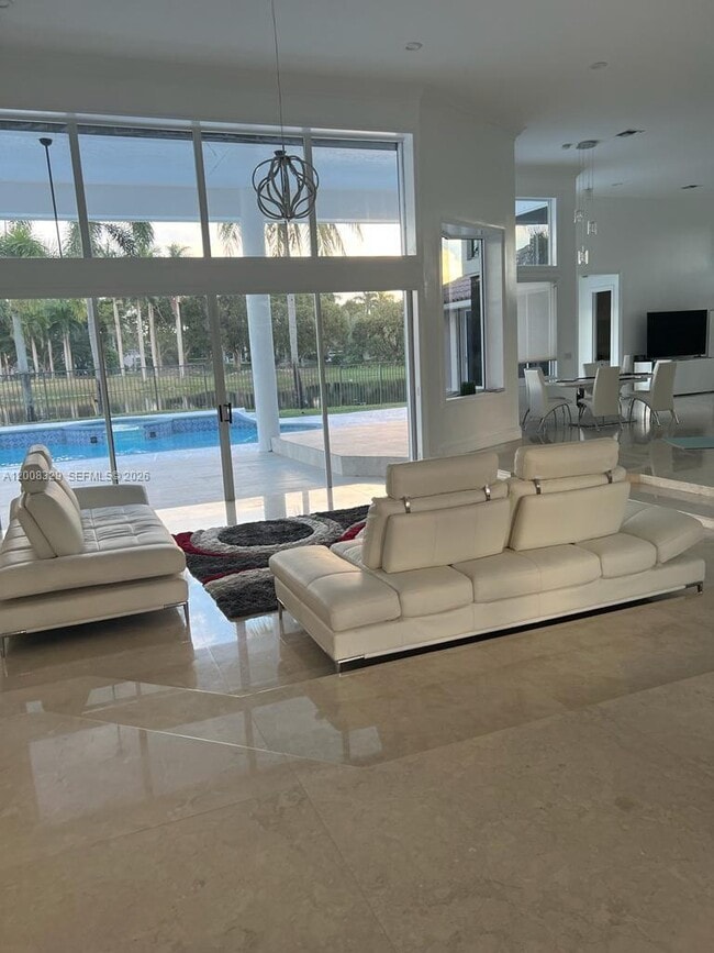 Building Photo - 2534 Poinciana Dr