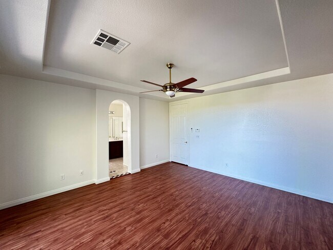 Building Photo - SOLANO AT THE VISTAS