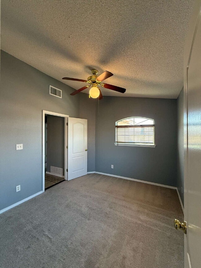 Building Photo - 14157 Tierra Delfin Dr