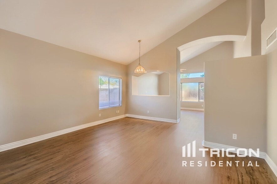 Building Photo - 15950 W Cottonwood St