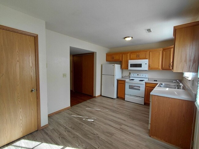 Building Photo - 24950 Scenic Dr