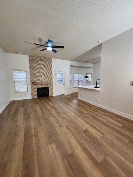 Building Photo - 978 Stinson Glen Ln