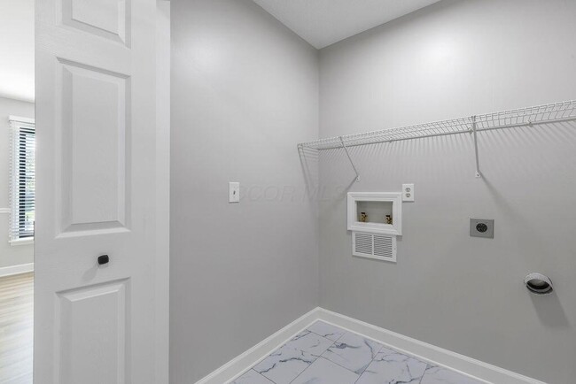 Building Photo - 554 Pointview Dr