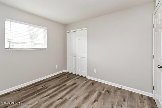 Building Photo - 4657 S Paseo Don Carlos