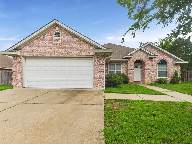 Building Photo - 3203 Von Trapp Ln