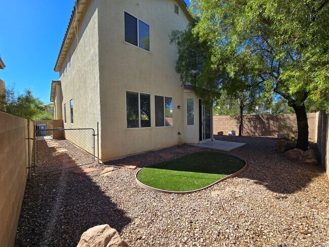 Building Photo - Terrific 3 bed + Loft 2 Car Need Space? Th...