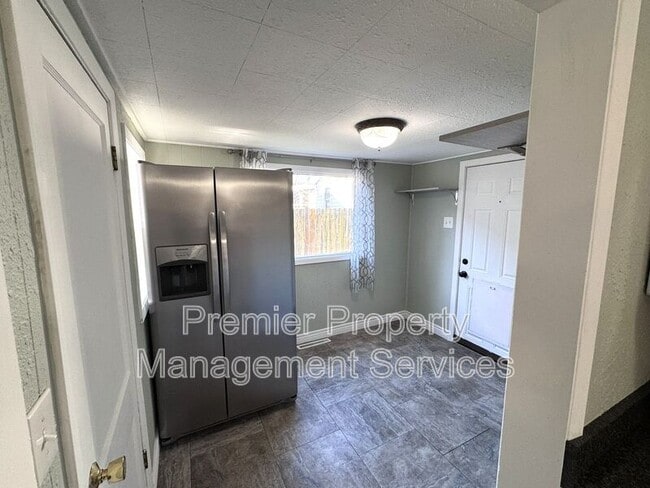 Building Photo - 427 Miles Ave