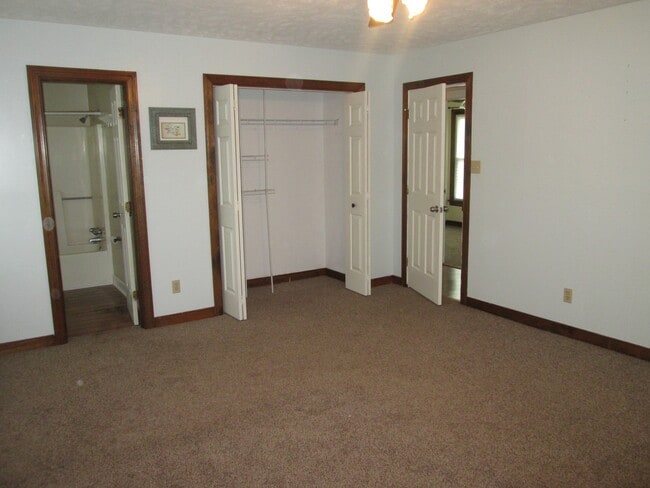 Building Photo - Spacious Four Bedroom Mechanicsville Home ...