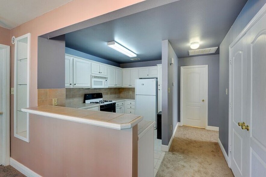 Kitchen - 5145 Nicholson Dr