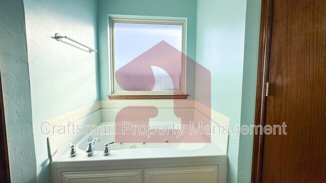 Building Photo - 1704 January Pl