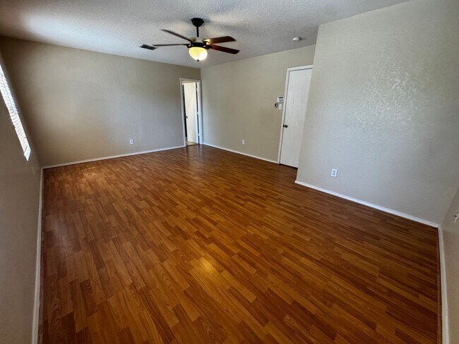Building Photo - 9303 Pacific Maple