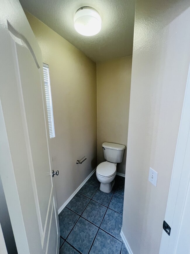 Building Photo - 31182 Amsterdam Rd