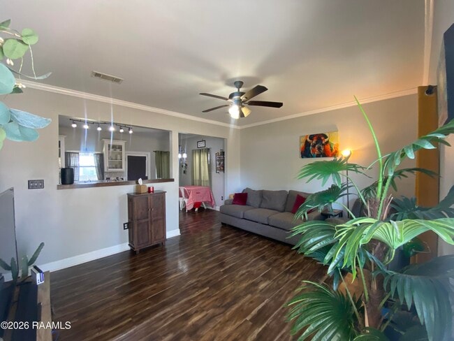 Building Photo - 1005 Don Ave