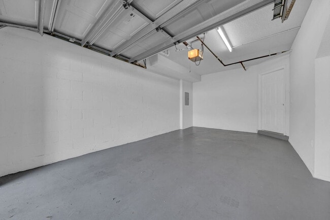 Building Photo - 10056 Montague St